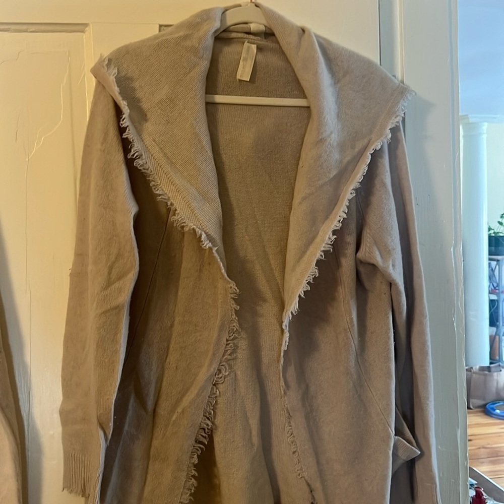 Henry Christ fringe sweater with hood and front pockets